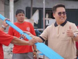 Pemkab Kukar Serahkan Bantuan Perahu Fiber dan Bibit Udang Windu untuk Muara Badak