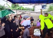 Isak Tangis Iringi Pemakaman Alvaro, Bocah Korban Pembunuhan Ayah Tiri Suasana haru menyelimuti pemakaman