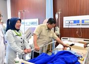 Prabowo Jenguk Korban Kecelakaan Mobil SPPG di RSUD Koja