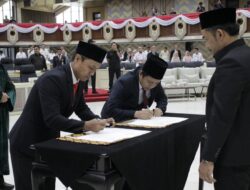 Sah! Ari Wibowo dan Encik Wardani Diambil Sumpah Jabatannya sebagai PAW Anggota DPRD Kaltim