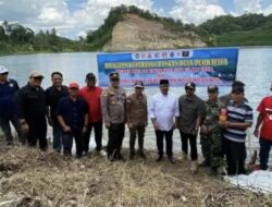 Fosil Pohon Terpanjang Terletak di Danau Biru Desa Puncak Purwajaya