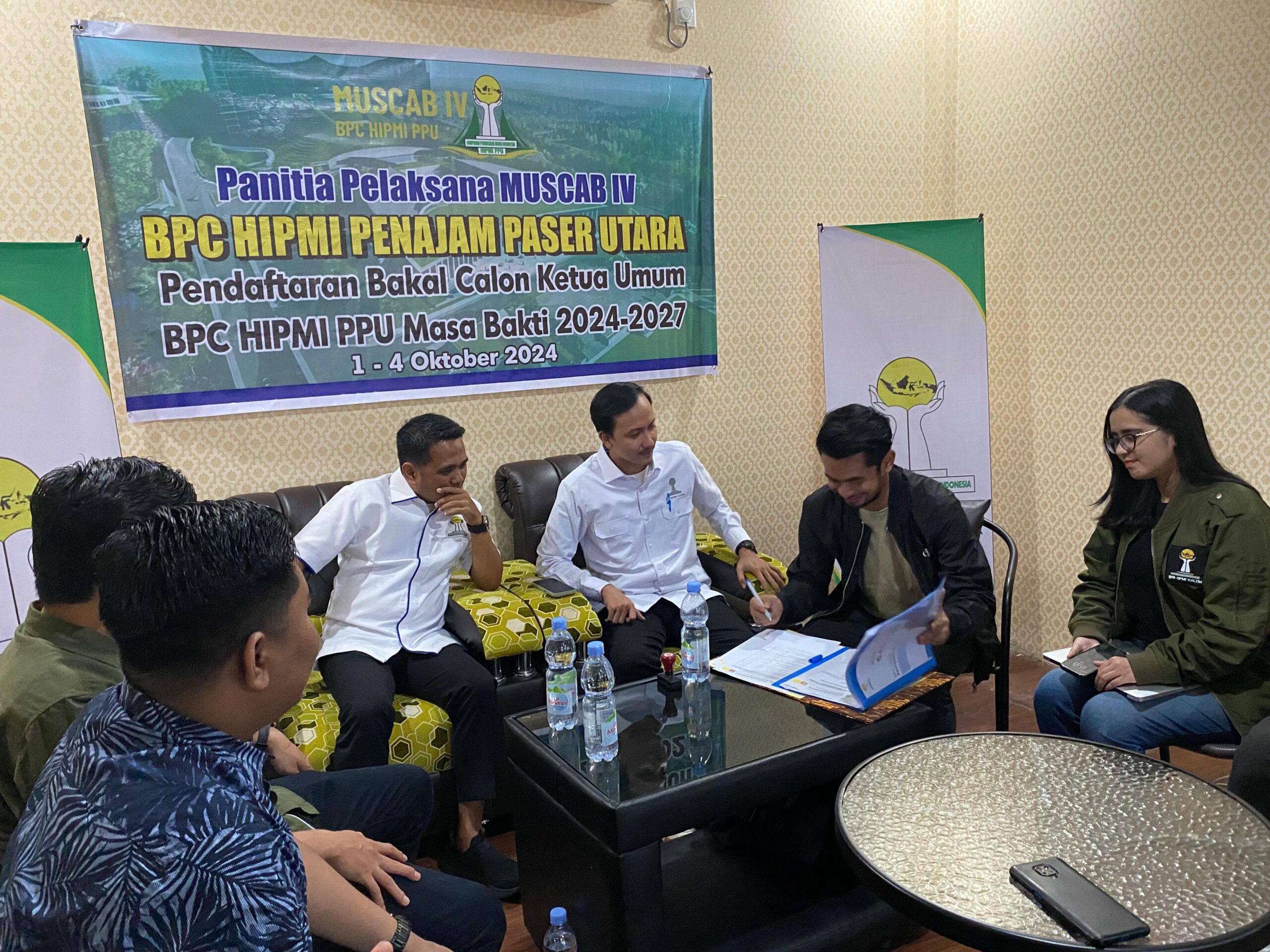 Hasrul (berjaket hitam)