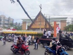 Pekerja Proyek Pembangunan Teras Samarinda Gelar Aksi Di Kejari Akibat Upah Tidak Dibayar