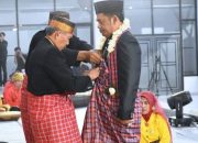 Hasanuddin Mas’ud Dapatkan Gelar Kehormatan Adat Mandar